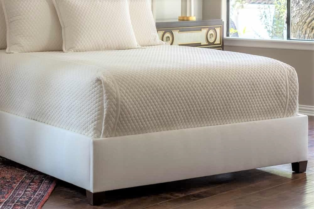 LAURIE 1" DIAMOND QUILTED QUEEN COVERLET IVORY BASKETWEAVE 96X98