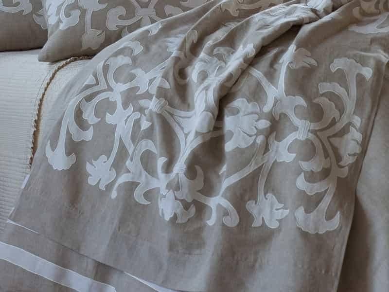 LOUIE THROW / NATURAL LINEN / WHITE LINEN 36X72 - ON SALE WHILE SUPPLIES LAST!